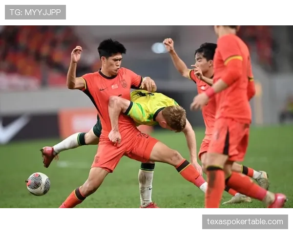 特写:山东泰山U21小将联赛首秀进球,看台上国家队主帅点头记录